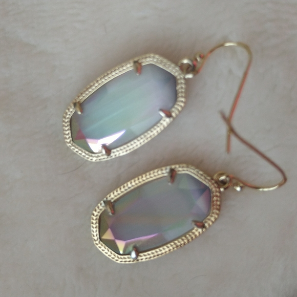 Kendra Scott | Iridescent Slate Gold Dani Earrings - Picture 9 of 10